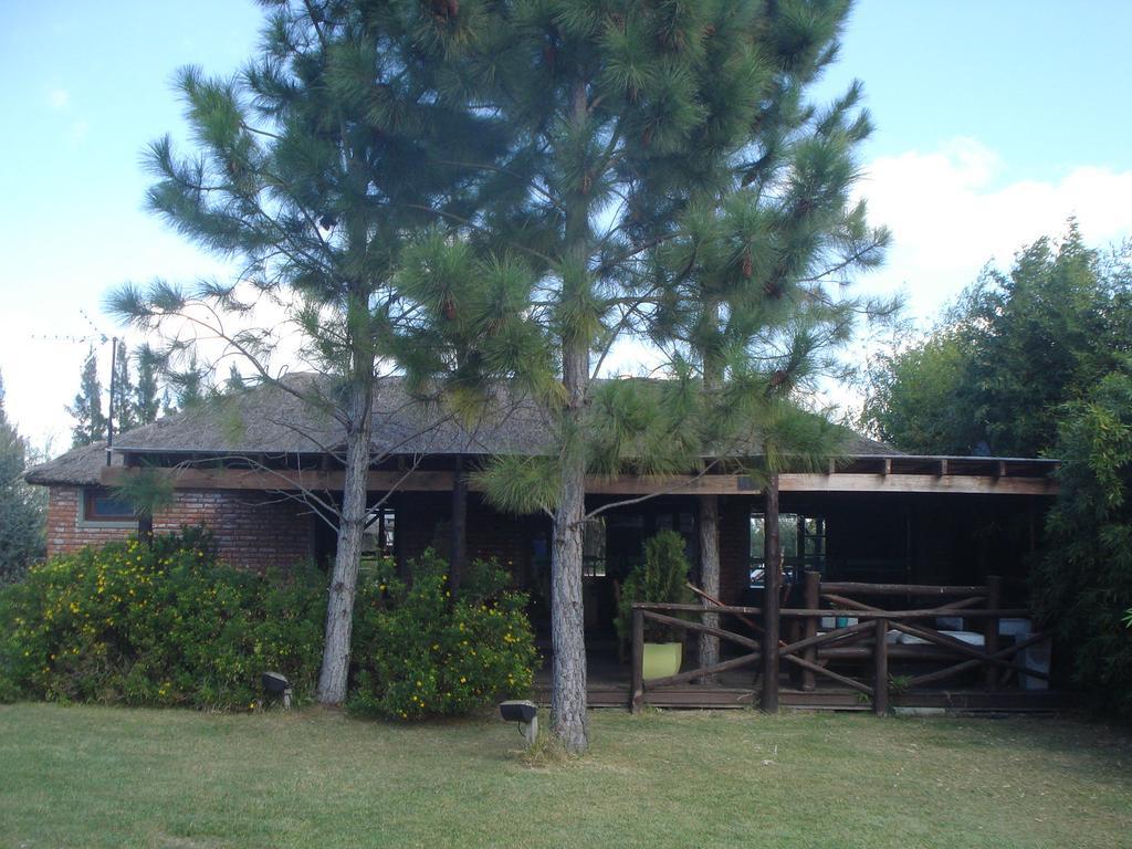 Cabanas Hoja De La Tierra Chascomus Exterior photo