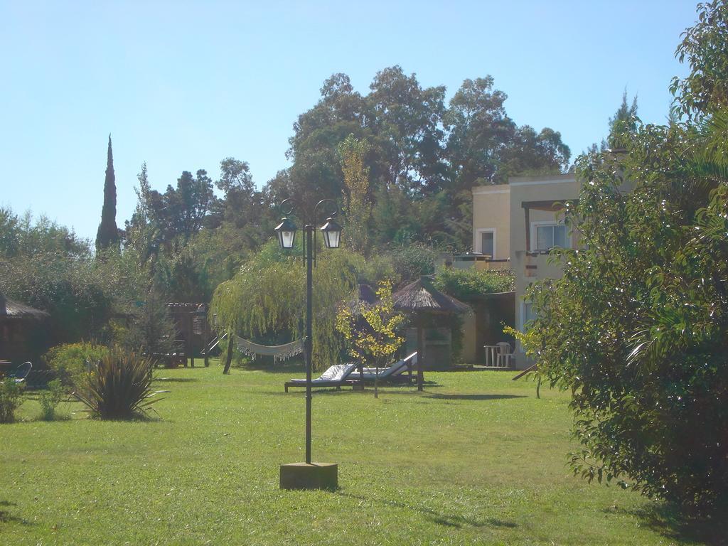 Cabanas Hoja De La Tierra Chascomus Exterior photo